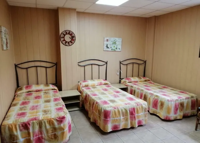 Hotel cerca del colegio: Albergue de Peregrinos A Santiago