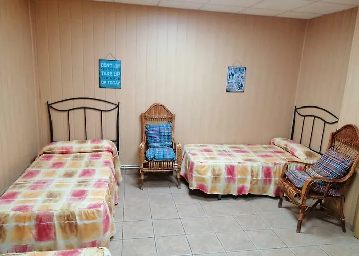 Hotel cerca del colegio: Albergue de Peregrinos A Santiago